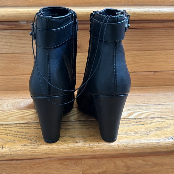 NWT EXPRESS black Wedge Heels Ankle Boots Size 8 - Picture 5 of 9